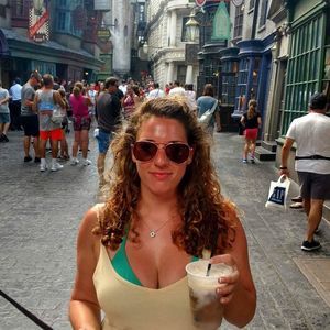 Meet your Posher, Danielle